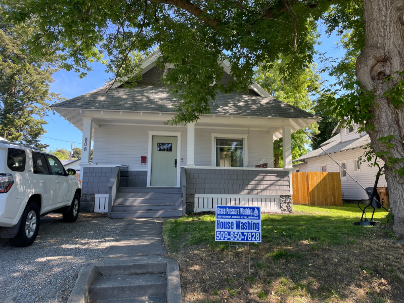 House Wash, Roof Moss Removal, and Window Washing in Spokane, WA